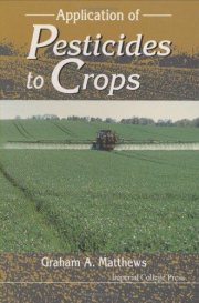 Couverture : Application of pesticides to crops