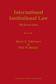 Couverture : International institutional law