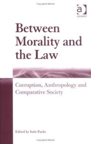 Couverture : BETWEEN MORALITY AND THE LAW: CORRUPTION, ANTHROPOLOGY AND COMPARATIVE SOCIETY; ED. BY ITALO PARDO.