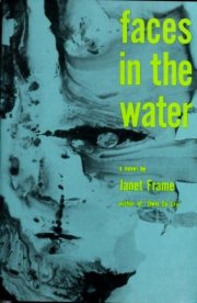 Couverture : Faces in the water